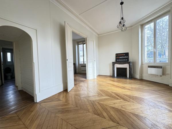 Vente Immeuble370,15 m² - 12 Pièces - ORLEANS (45000)