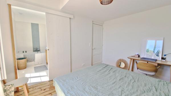 MAISON FAMILIALE RÉNOVÉE - QUARTIER LA GENETTE - 3/4 CHAMBRES - PISCINE ET BOX 998 400 € **  - Référence  ND737D2