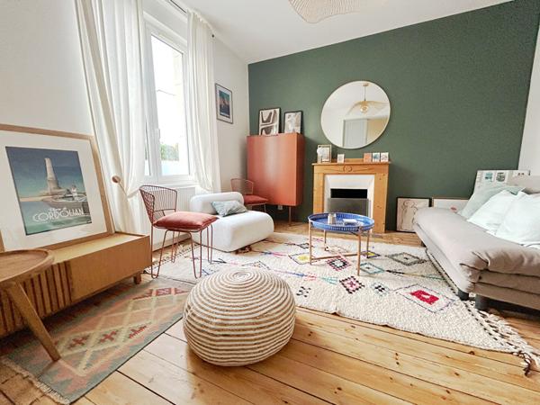 MAISON FAMILIALE RÉNOVÉE - QUARTIER LA GENETTE - 3/4 CHAMBRES - PISCINE ET BOX 998 400 € **  - Référence  ND737D2
