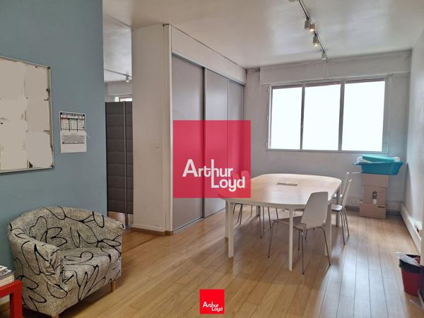 Bureaux à vendre à Grenoble quartier dynamique avec bureaux lumineux