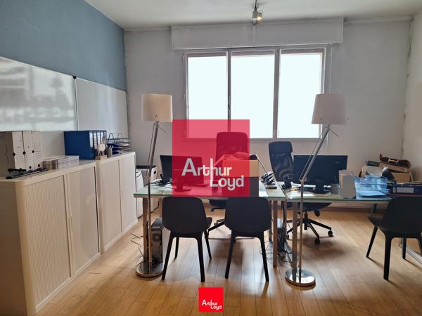 Bureaux à vendre à Grenoble quartier dynamique avec bureaux lumineux