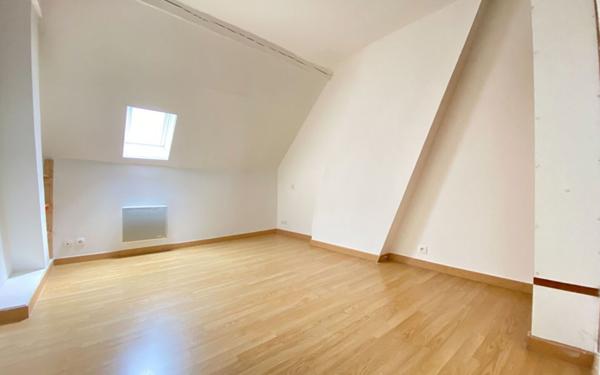 Appartement à louer    3 pièces •  Raismes