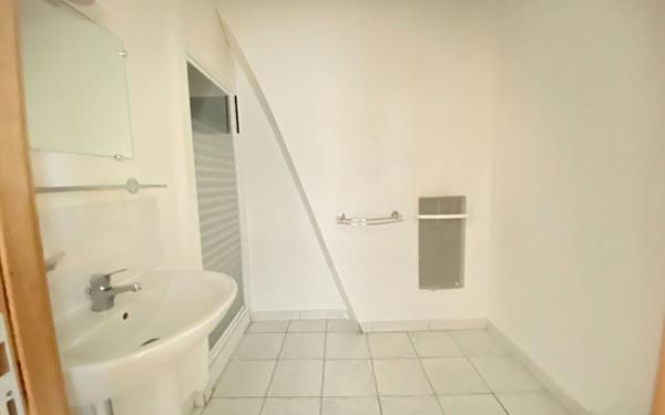 Appartement à louer    3 pièces •  Raismes