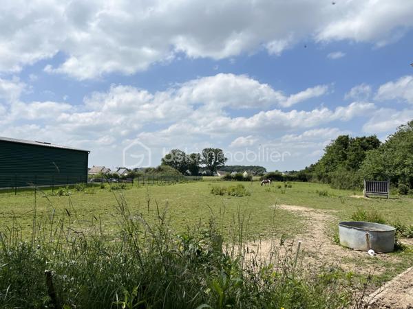 Situé à Mesnil-en-Ouche, ensemble immobilier offrant un beau potentiel pour un professionnel ou un investisseur.

Le bien se compose d’un local d’environ 100 m², ainsi que d’une station de lavage automobile en fonctionnement.

L’ensemble est implanté sur une parcelle constructible d’environ 6 900 m², offrant différentes possibilités d’évolution ou de développement selon votre projet.

Le local présente également un potentiel de transformation en habitation permettant d’envisager différents usages.

Un bien aux multiples possibilités.

Une visite filmée est disponible sur YT (ÉLISE SOARES immobilier)
