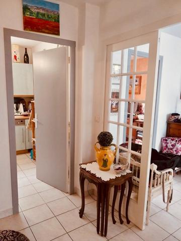 Maison au pied des commerces