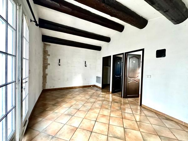 Tourves – Maison de charme de 160m2 avec garage de 23m2, cave et chalet sur 11 800 m² de terrain, au calme absolu