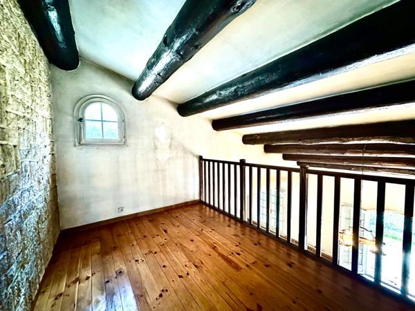 Tourves – Maison de charme de 160m2 avec garage de 23m2, cave et chalet sur 11 800 m² de terrain, au calme absolu