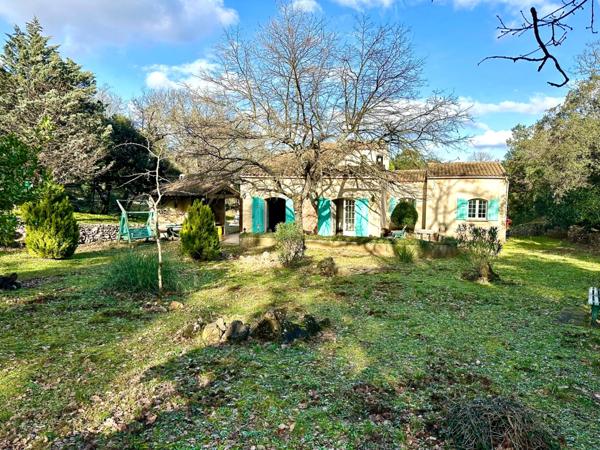 Tourves – Maison de charme de 160m2 avec garage de 23m2, cave et chalet sur 11 800 m² de terrain, au calme absolu