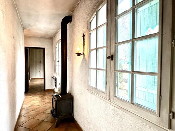 Tourves – Maison de charme de 160m2 avec garage de 23m2, cave et chalet sur 11 800 m² de terrain, au calme absolu