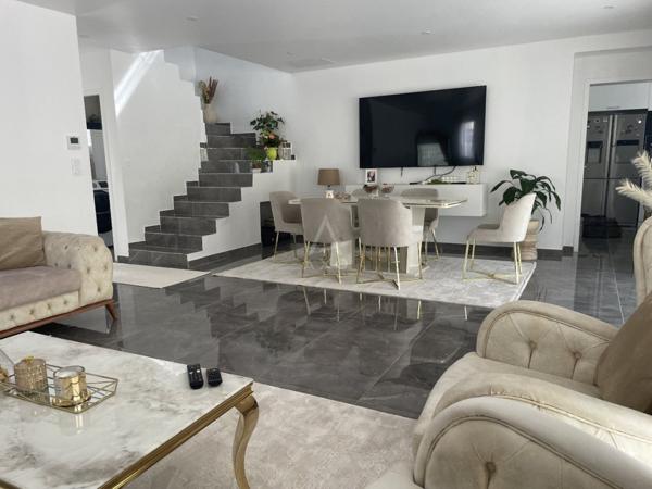 Villa R+1 de 140 m² avec garage et piscine