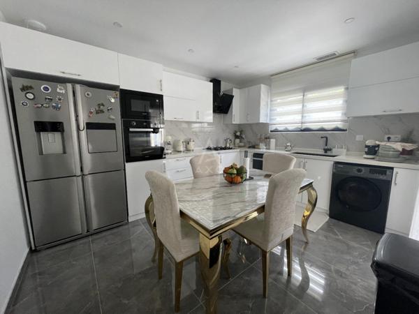 Villa R+1 de 140 m² avec garage et piscine