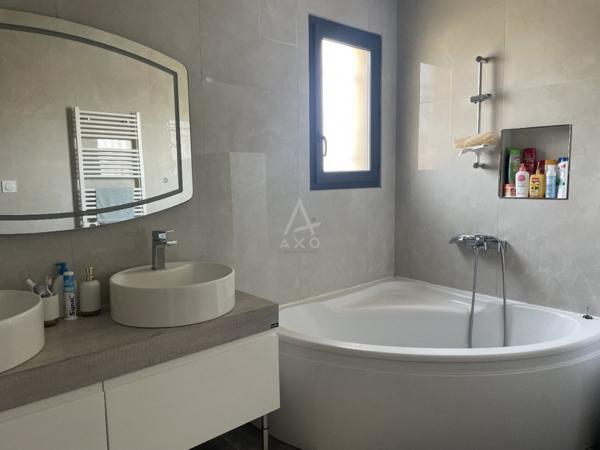 Villa R+1 de 140 m² avec garage et piscine