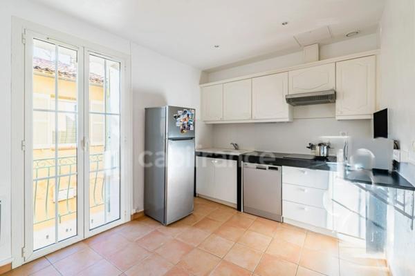 Appartement à vendre 2 pièces CASSIS (13 sur le port avec balcon !!