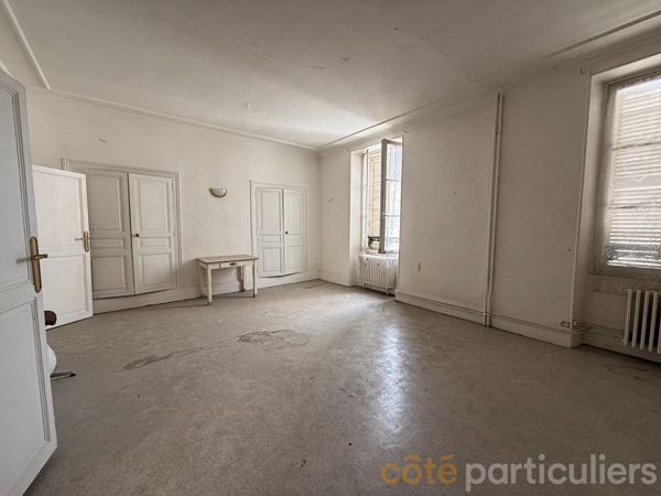 Vente
                Maison161,1 m² - 5 Pièces -
                    SAINT AMAND MONTROND (18200)