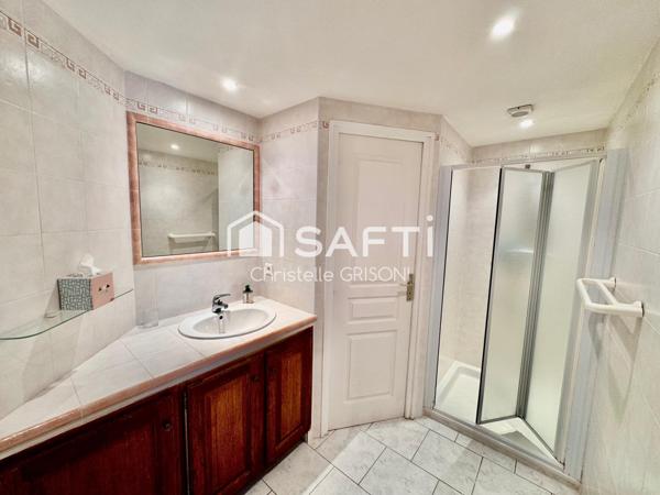 Villa familiale avec T2 indépendant, piscine, jardin vue dégagée