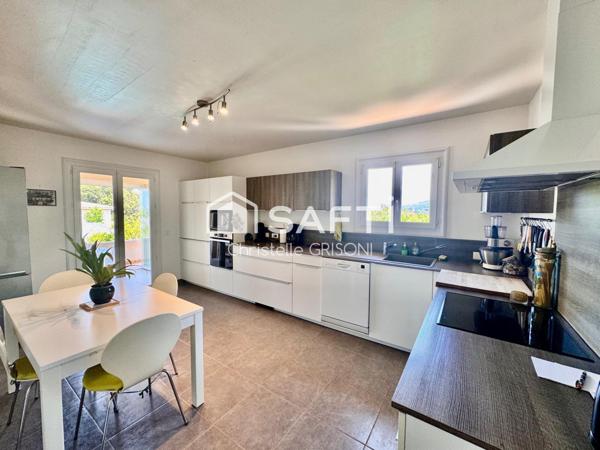 Villa familiale avec T2 indépendant, piscine, jardin vue dégagée