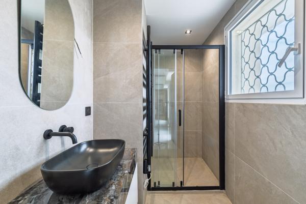 Cannes-lycée Carnot : 4 pièces Roof top traversant et rénové avec 2 grandes terrasses et aperçu mer