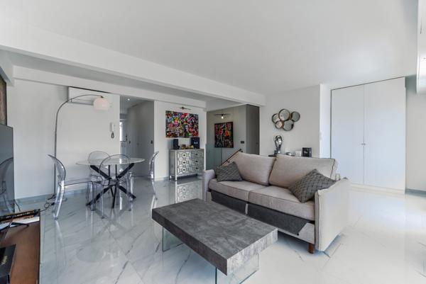 Cannes-lycée Carnot : 4 pièces Roof top traversant et rénové avec 2 grandes terrasses et aperçu mer