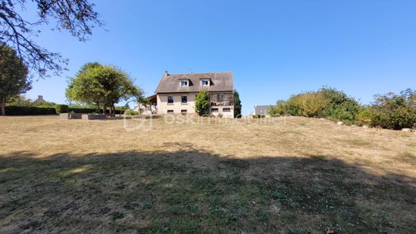 En exclusivité à Teurthéville-Bocage, découvrez ce pavillon des années 1980 couvert en tuiles, édifié sur un sous-sol intégral, implanté sur un agréable terrain.

L'entrée dessert une cuisine, une salle à manger / salon en L avec cheminée (possibilité de redistribuer les pièces). Un couloir distribue deux chambres, une salle de bain et un WC. Une véranda vient compléter ce niveau et offre une agréable vue sur le jardin.

Cette configuration permet de bénéficier d'une véritable autonomie de plain-pied avec deux chambres au rez-de-chaussée.

À l'étage, un palier distribue trois chambres supplémentaires ainsi qu'un cabinet de toilettes. Celui-ci offre la possibilité de créer une véritable salle de bain ou la possibilité d'avoir une chambre parentale selon vos besoins.

Vous l'aurez compris, cette maison de bonne construction ne demande qu'à être rafraîchie afin de révéler tout son potentiel. Elle offre de beaux volumes et une configuration idéale pour une famille.

Côté extérieur, vous profiterez d'un grand jardin ainsi que d'un sous-sol intégral offrant de nombreuses possibilités de rangement, de stationnement ou d'aménagement.

Les plus de la maison :

Cinq chambres, autonomie de plain-pied, huisseries PVC, pompe à chaleur, sous-sol intégral, grand jardin, beaux volumes, grandes possibilités de distribution des pièces, grande cour et environnement calme.

Pour plus d'informations ou pour organiser une visite, contactez-moi.
