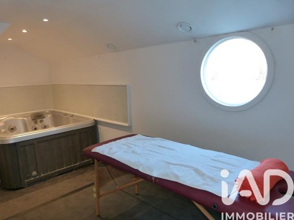 Immeuble à vendre 300 m² Arles