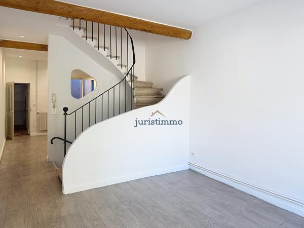 Vaison-la-Romaine (84110) Vaison-la-Romaine - Maison de ville entre charme et modernité, vue remarquable