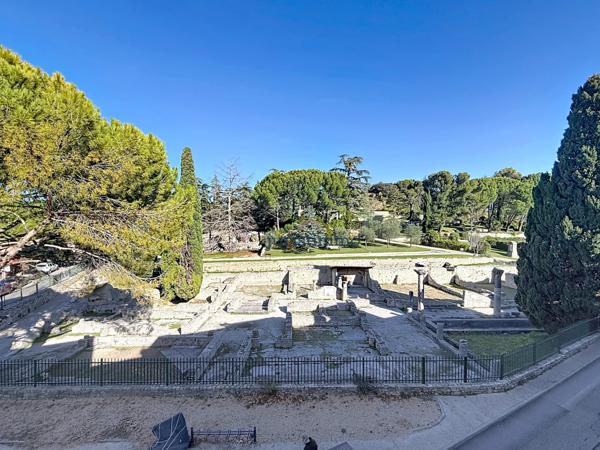 Vaison-la-Romaine (84110) Vaison-la-Romaine - Maison de ville entre charme et modernité, vue remarquable