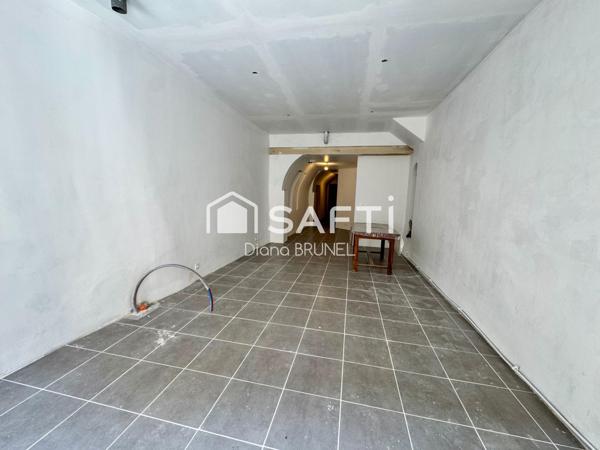 Immeuble comprenant local commercial et appart T4