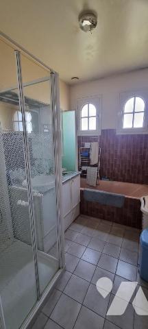 LA GUERCHE DE BGNE - Centre ville - Pavillon avec terrain