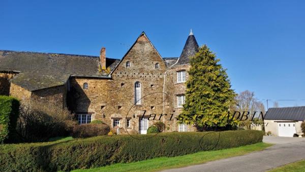 Manoir avec 5 chambres, dépendances  sur un beau parc d'un hectare