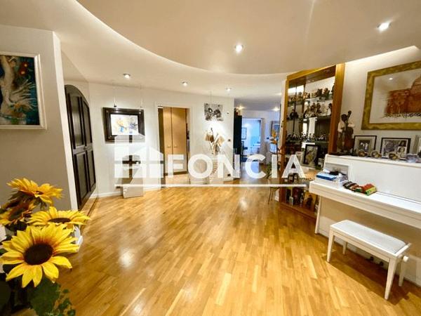 Appartement 8 pièces T8 F8 234 m² à Roanne 42300 à vendre