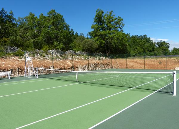 Banon, belle propriété de 552 m² avec gîte sur 20 HA avec piscine