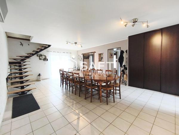 Très beau corps de ferme d'une surface habitable de 251 m2 avec terrain attenant de 4782 m2