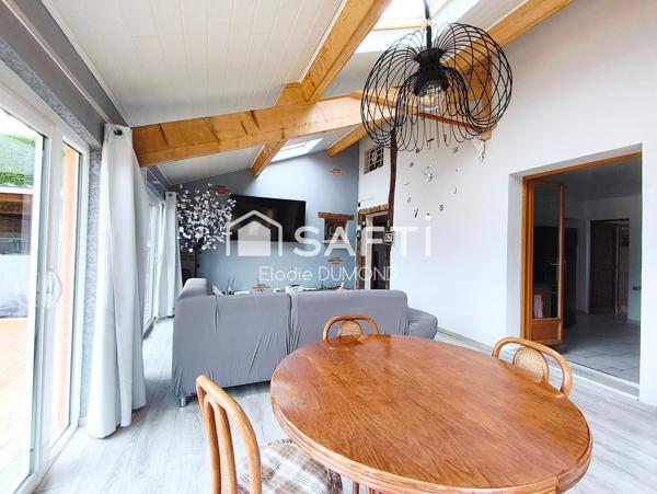 Très beau corps de ferme d'une surface habitable de 251 m2 avec terrain attenant de 4782 m2