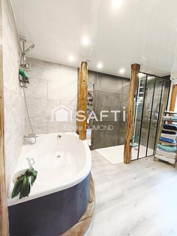 Très beau corps de ferme d'une surface habitable de 251 m2 avec terrain attenant de 4782 m2