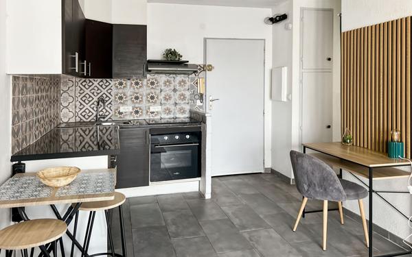 Appartement à vendre    2 pièces • 25,94 m2 Fréjus