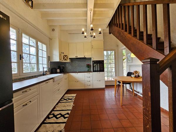 AGEN EST Maison 6 pièce(s) 150 m2 - 4 chambres, garage - vue