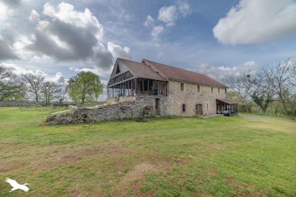 Grange à vendre |  Reyrevignes |  8 pièces | 239 m²