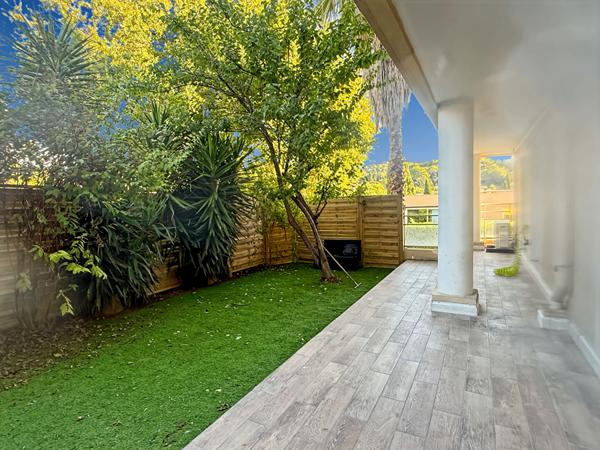 Mougins - Appartement en rez-de-jardin - 3 pièces 68 m² - Piscine - Garage et cave