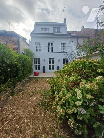 QUARTIER ST ACHEUL, rue calme : Charmante maison de 134 M² AVEC GARAGE ET JARDIN 