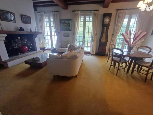 QUARTIER ST ACHEUL, rue calme : Charmante maison de 134 M² AVEC GARAGE ET JARDIN 