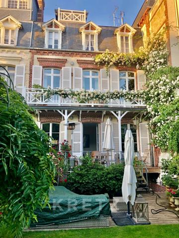 Hôtel Particulier de Prestige à Vendre – Triangle d’Or Deauville – 350 m²