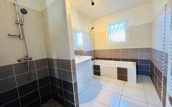 Maison à vendre    4 pièces •  Angresse