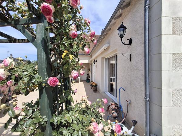 À vendre - Maison contemporaine, 9 pièces située à Tours (37000)