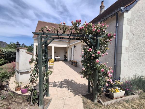 À vendre - Maison contemporaine, 9 pièces située à Tours (37000)
