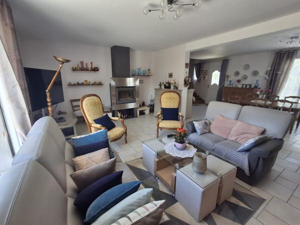 À vendre - Maison contemporaine, 9 pièces située à Tours (37000)