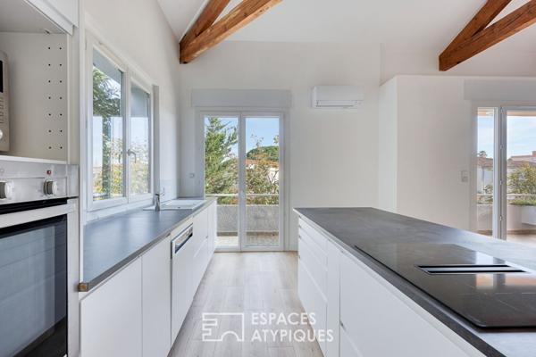 Appartement rénové avec extérieur et stationnement à Hyères