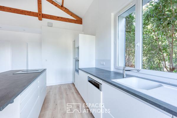 Appartement rénové avec extérieur et stationnement à Hyères