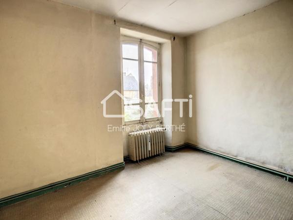 MAISON DE VILLAGE A RESTAURER - 53340 COSSE EN CHAMPAGNE