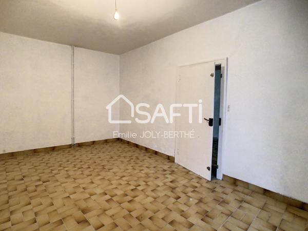 MAISON DE VILLAGE A RESTAURER - 53340 COSSE EN CHAMPAGNE