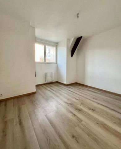 Maison Noyon 5 pièce(s) 128 m2 - Terrain de 734m²